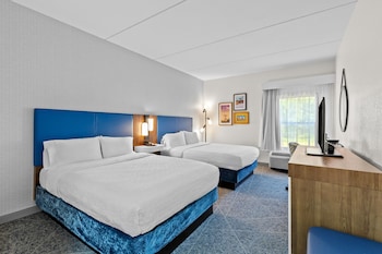 Room, 2 Queen Beds, Hearing Accessible, Microwave