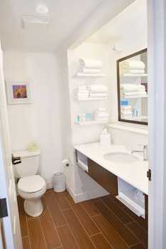 Room, 1 King Bed, Refrigerator & Microwave