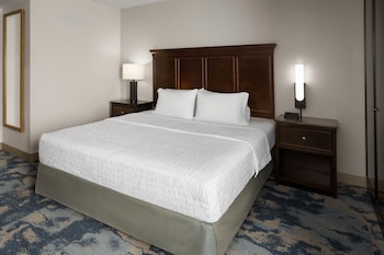 Room, 1 King Bed, Mobility Accessible, Microwave