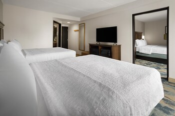 Suite, Multiple Beds, Microwave