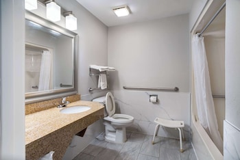 Room, 1 Queen Bed, Accessible, Non Smoking (Accessible Tub)