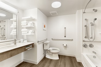 Room, 1 King Bed, Accessible (Mobility & Hearing, Roll-in Shower)