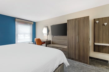Suite, 1 King Bed, Jetted Tub
