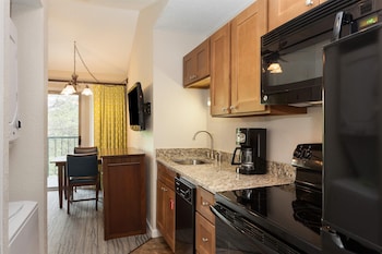 1 BEDROOM 1 QUEEN SUITE AND BALCONY