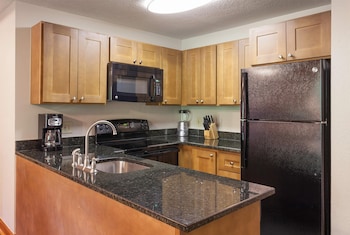2 BEDROOM 1 KING 2 TWINS 2 LEVEL TOWNHOUSE