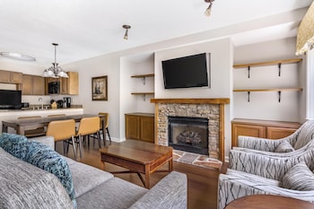 1 BEDROOM 1 KING DELUXE SUITE AND BALCONY