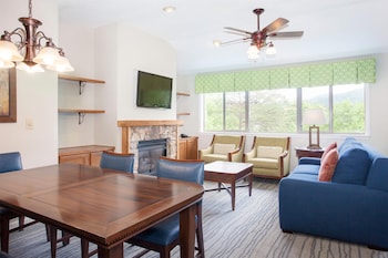 1 BEDROOM 1 KING DLX STE HEARING ACCESSIBLE