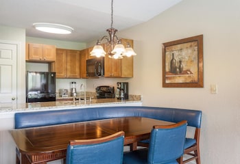 1 BEDROOM 1 KING DLX STE HEARING ACCESSIBLE