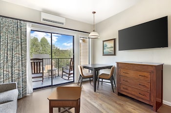 1 BEDROOM 1 QUEEN SUITE WITH BALCONY