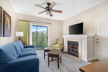 2 BEDROOM 1 KING 1 QUEEN SUITE