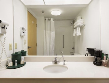 Suite, 2 Queen Beds, Microwave