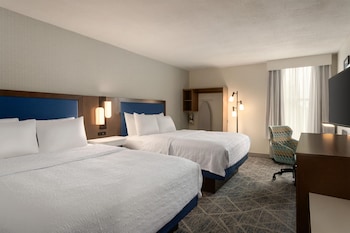 Room, 2 Queen Beds, Microwave