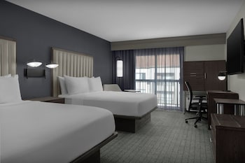 Room, 2 Queen Beds, Bathtub (Mobility/Hearing Accessible, Tub)