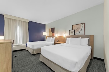 Room, 2 Queen Beds, Accessible, Bathtub (Mobility & Hearing)