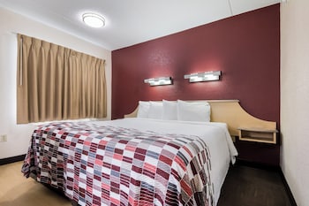 Standard Room, 1 King Bed, Accessible (Smoke Free)
