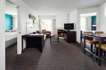Suite, 2 Bedrooms, Fireplace