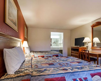 Standard Room, 2 Queen Beds, Smoking