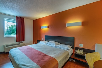 Standard Room, 1 King Bed, Accessible, Non Smoking