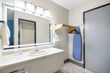 Room, 1 King Bed with Sofa bed, Non Smoking, Kitchen
