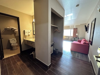 Room, 2 Queen Beds, Accessible, Non Smoking (Accessible Tub)
