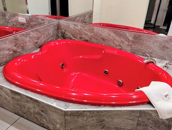 Standard Room, 1 King Bed, Jetted Tub