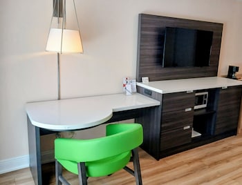 Standard Room, 1 King Bed, Jetted Tub
