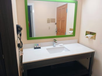 Standard Room, 1 King Bed, Jetted Tub