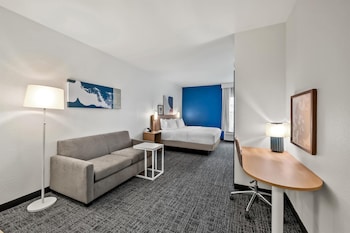 Room, 1 King Bed with Sofa