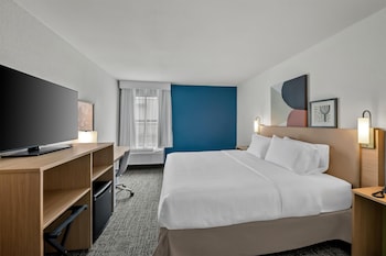 Room, 1 King Bed, Accessible, Bathtub (Mobility & Hearing)