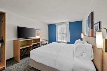 Room, 1 King Bed, Accessible (Mobility & Hearing, Roll-in Shower)