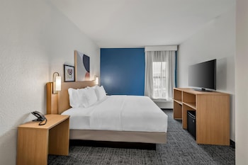 Room, 1 King Bed with Sofa