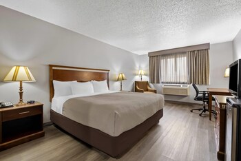 Standard Room, 1 King Bed, Accessible, Non Smoking