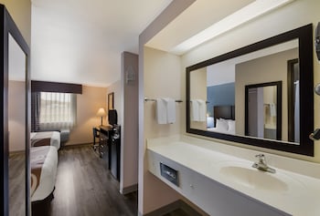 Suite, Multiple Beds, Non Smoking (2 Queen, 2 Person Sofa Bed)