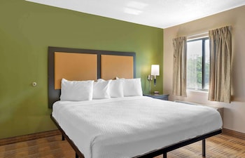 Deluxe Studio, 1 Queen Bed with Sofa bed, Non Smoking