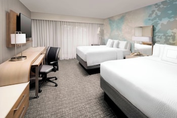 Room, 2 Queen Beds (Mobility Accessible, Roll-In Shower)