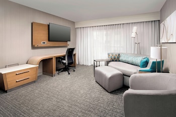Room, 2 Queen Beds (Mobility Accessible, Roll-In Shower)
