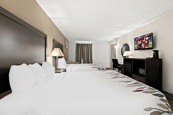 Deluxe Room, 2 Queen Beds, Smoking