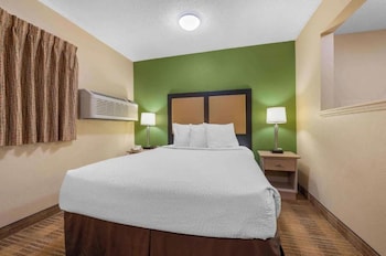 Standard Room, 1 Queen Bed, Refrigerator & Microwave