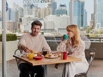 Superior Room, 1 Queen Bed (Darling Harbor Facing)