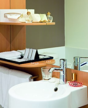 Standard Room, 1 Queen Bed (Pyrmont View)