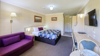 Deluxe Room, 1 Queen Bed with Sofa bed