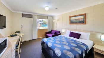 Deluxe Room, 1 Queen Bed with Sofa bed