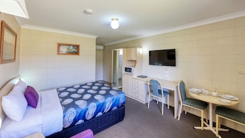 Deluxe Room, 1 Queen Bed with Sofa bed