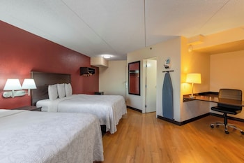 Deluxe Room, 2 Queen Beds (Smoke Free)