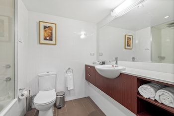 Courtyard King Room