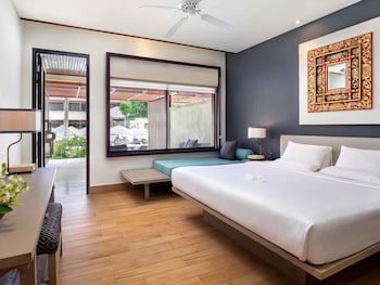 Deluxe Room, 1 King Bed, Pool Access (Garden Wing)