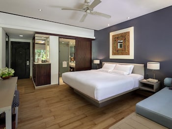 Deluxe Room, 1 King Bed (Garden Wing)