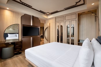 Privilege, Suite, 1 King Bed with Sofa bed