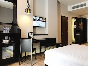 Superior Room, 1 King Bed, City View (Classic)