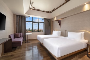 Privilege, Twin Room, 2 Twin Beds, City View